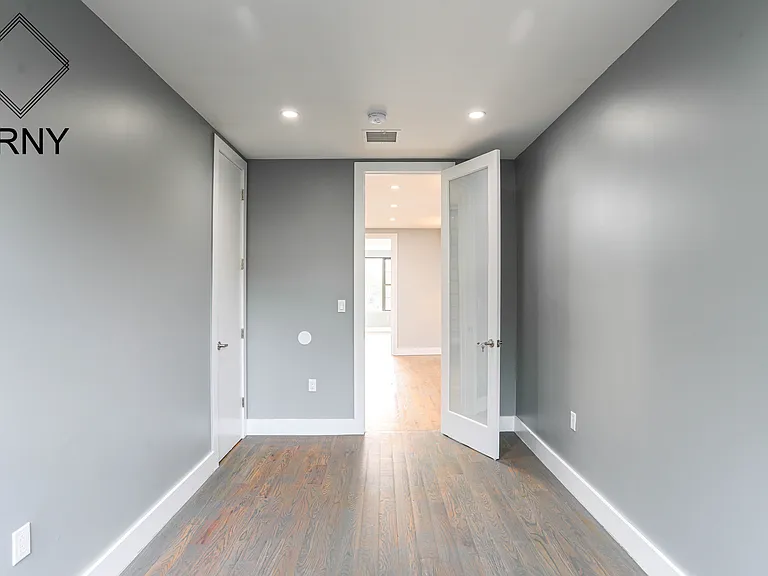 580 E 26th St #3 — Photo 9