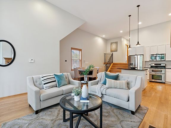 5th image of 2131 W Evergreen Ave #1