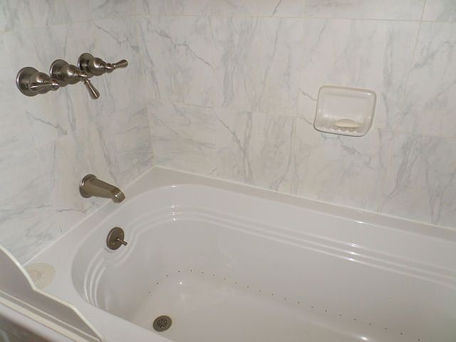 Guest Bath 1 - Jacuzzi Tub