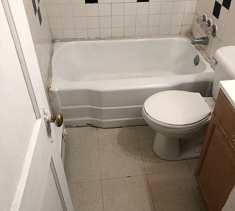 5th image of 6327 N Woodstock St APT 1