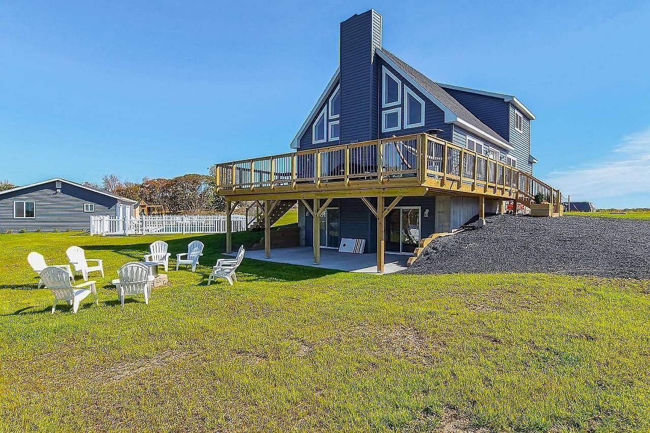 その他 Terrain - Houses Connected by a Bridge 1 couple, 2 houses and the bridge between | The Seattle Times