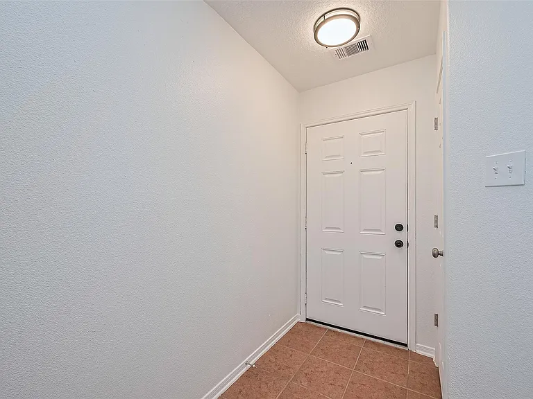 12230 Hawthorne Hill Cir — Photo 6