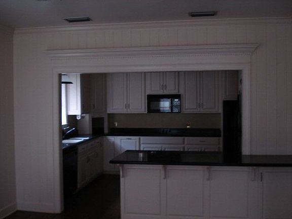 3rd image of 119 Stratford St E
