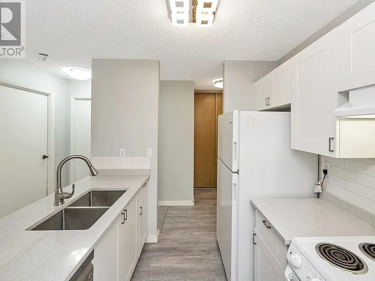 1630 Quadra St #306 — Photo 10