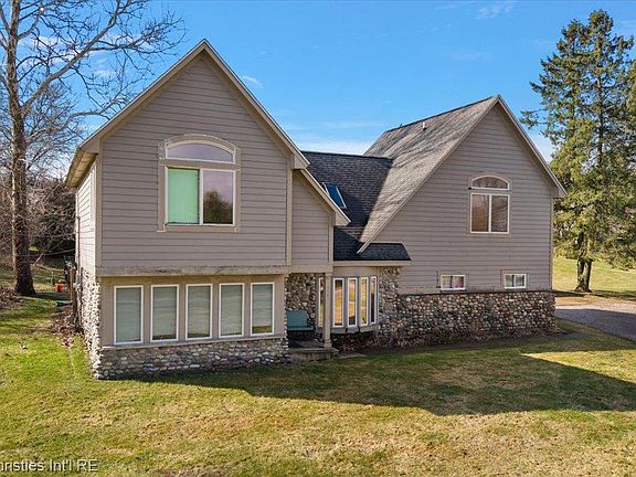 4th image of 5863 Clarkston Rd