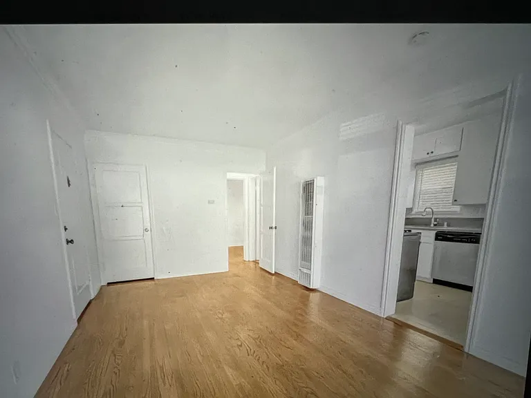 305 Coronado — Photo 15