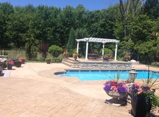 8874 Sharp Rd, Olmsted Falls, OH 44138