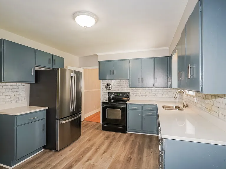 112 Bush Ave — Photo 6