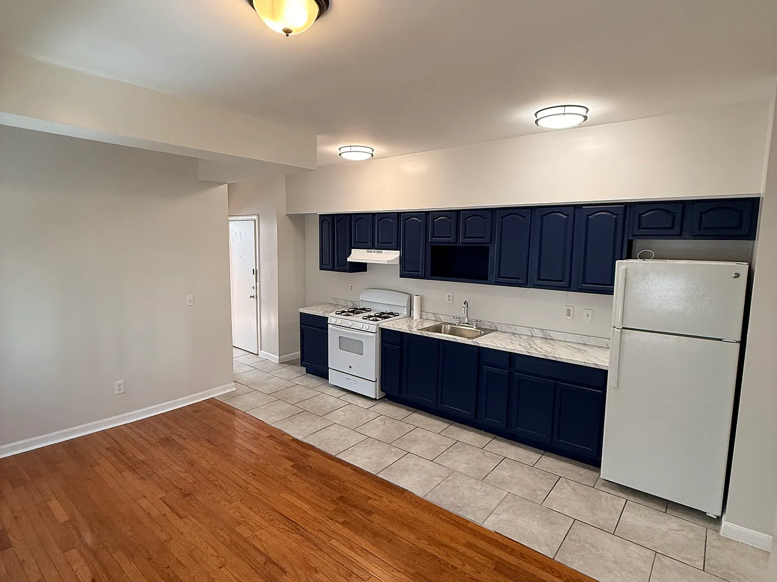2 bed, 1100 sqft, $1,750 — Photo 2
