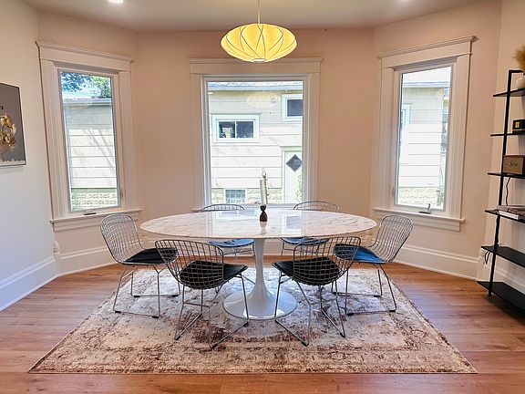 Dining room.