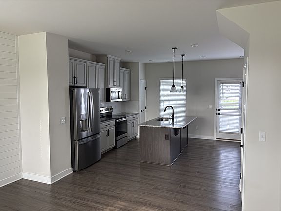 4th image of 420 Park Ave #51