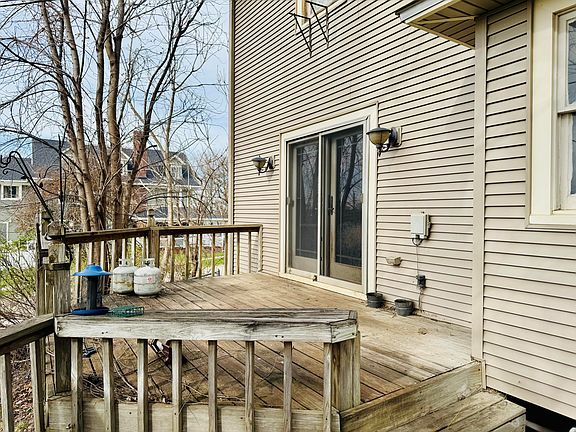 4th image of 701 Maple St