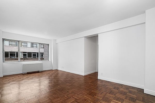1st image of 210 E 58th St #4RC