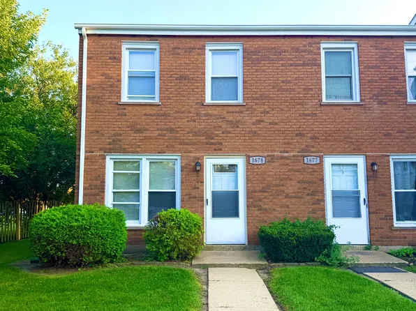 1678 Shamrock Ct, Aurora, IL 60505