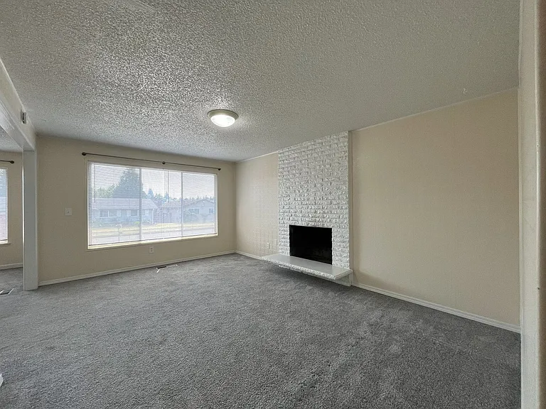 687 SE Barnes Ave — Photo 15