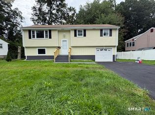 17 Forest Lane, Bloomfield, CT 06002
