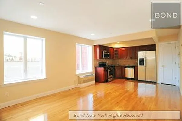 Sold by Bond New York | media 8