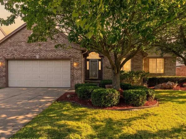 36789 Saint Clair Dr, New Baltimore, MI 48047