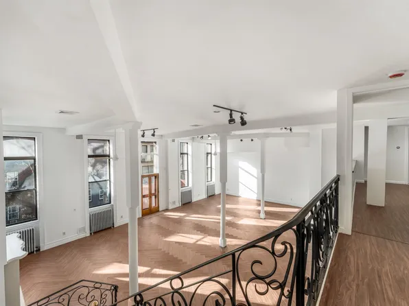 299 Pavonia Avenue image 25 of 43