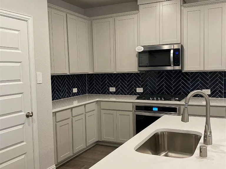 7833 Sunset Blvd — Photo 4