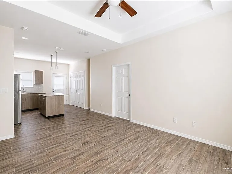 5004 N Hiawatha Dr #1 — Photo 2
