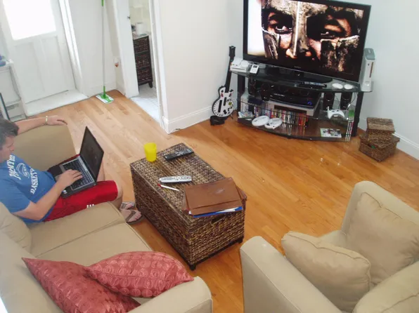 1822 Green St APT 3, Philadelphia, PA 19130