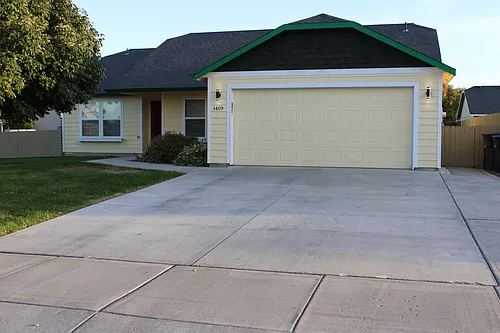 1409 E Raymond Dr Photo 1