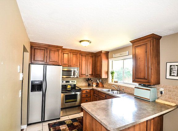 2nd image of 3340 E Circle South Dr