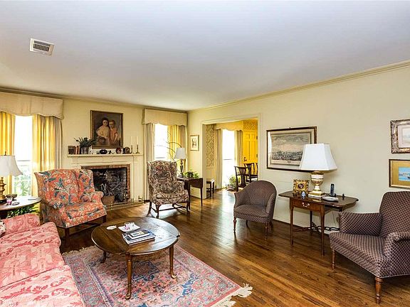 4th image of 52 Pine Manor Dr