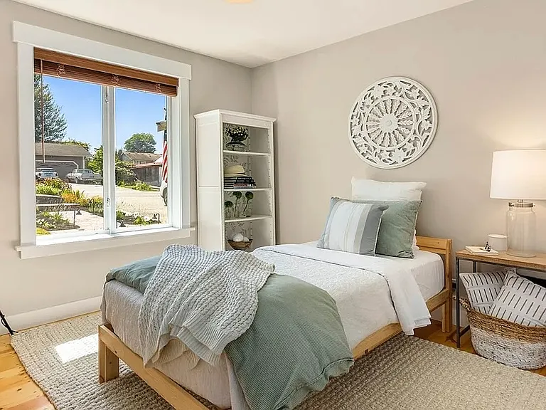 3rd Bedroom Fits a Queen Size Bed or smaller.