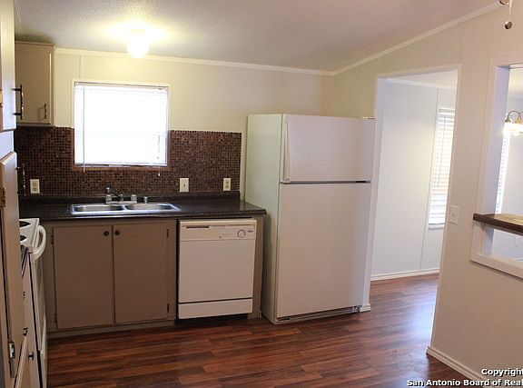 3rd image of 231 Hickory Hill Dr