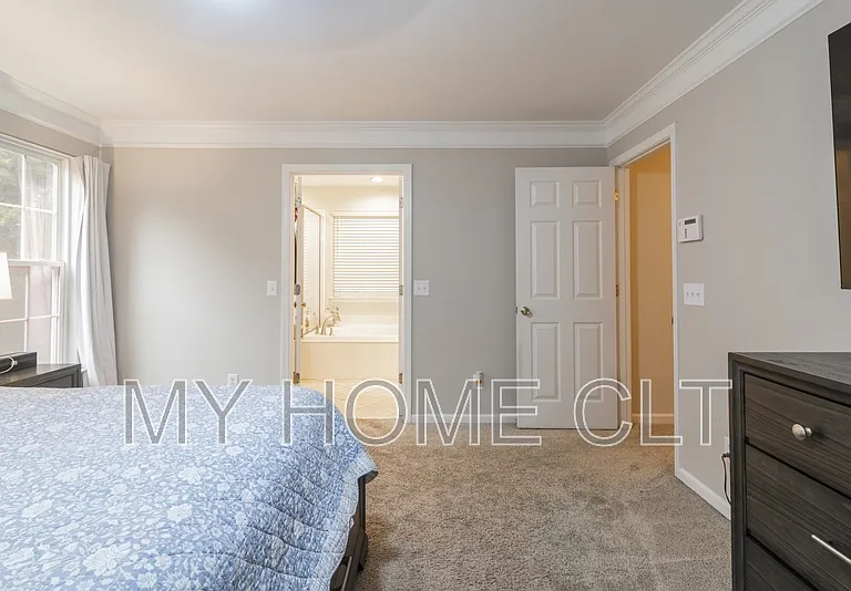 10029 Dauphine Dr — Photo 21