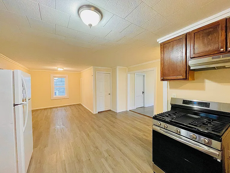 33 Follett St #B — Photo 6