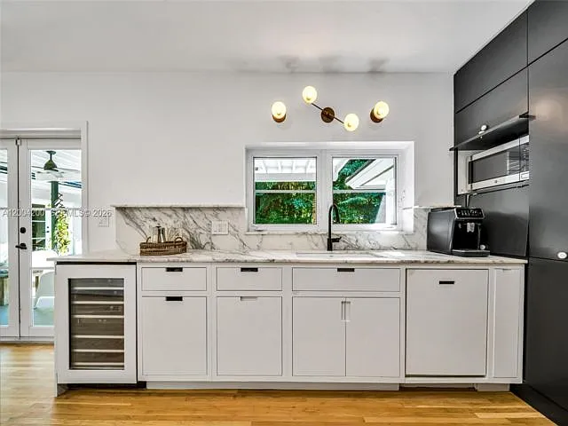 1010 Placetas Ave — Photo 9
