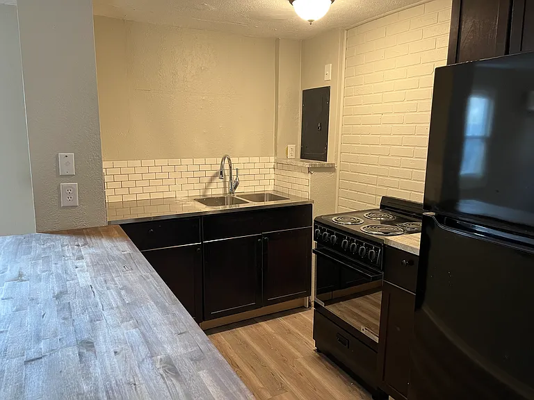 639 Cherry St — Photo 3