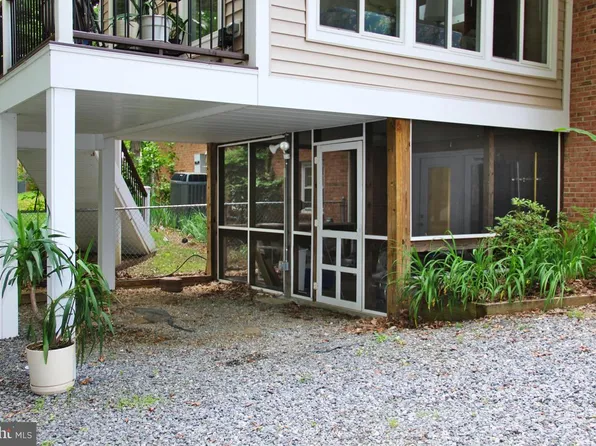 813 Spring Valley Dr #B, Fredericksburg, VA 22405