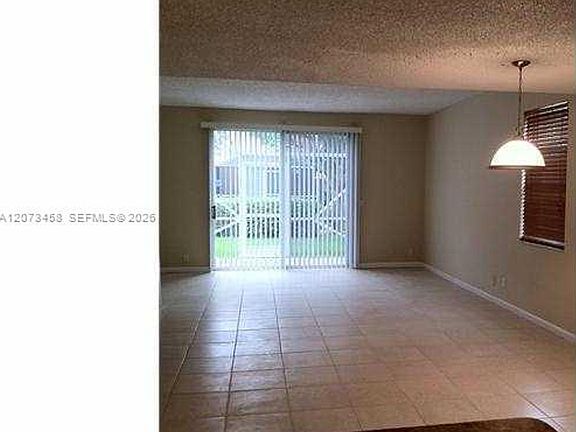 4th image of 1621 Barcelona Way #Townhouse 6-32