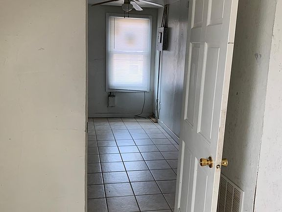 4th image of 3912 Alder St #Top