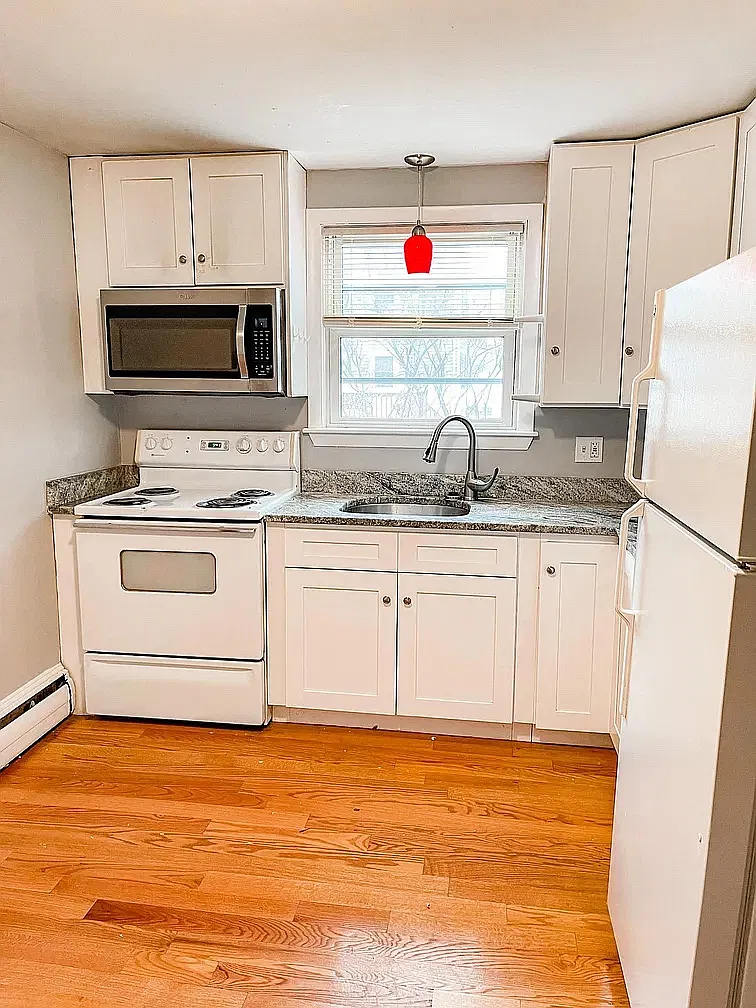 2 bed, 700 sqft, $2,000 — Photo 1