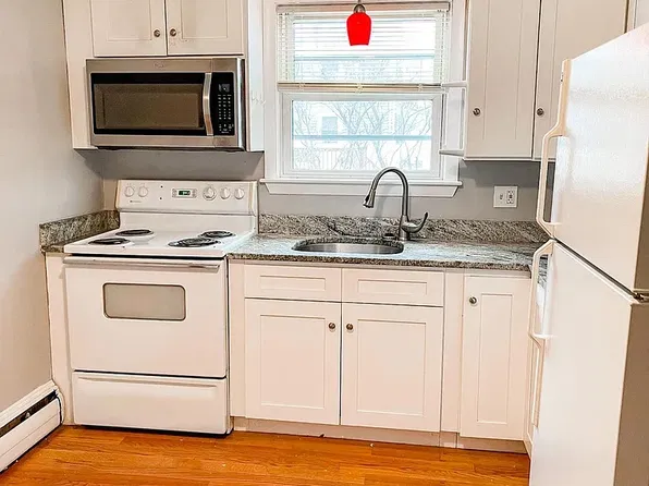 18 Kilby St #2, Quincy, MA 02169