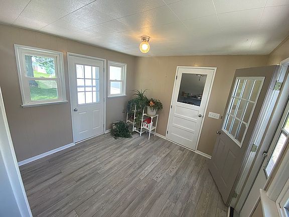 2nd image of 202 Southlawn Dr