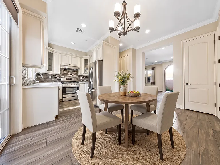 Dinning area- virtual staged