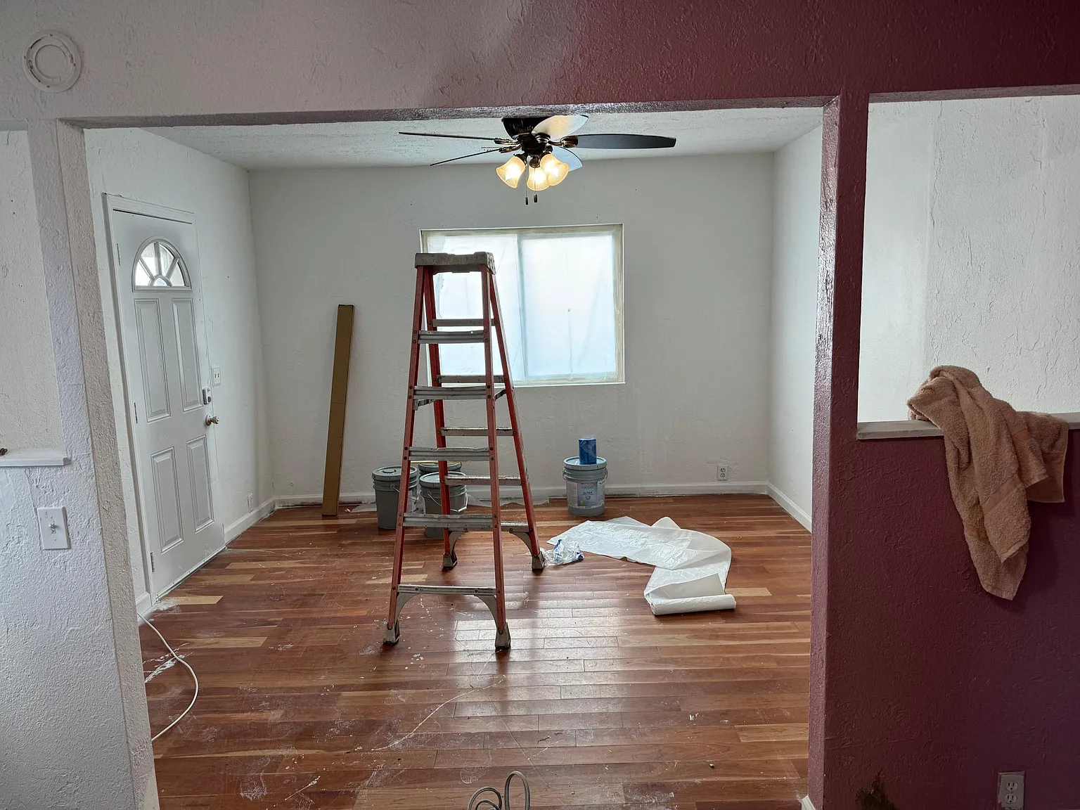 3 bed, 900 sqft, $1,999 — Photo 2