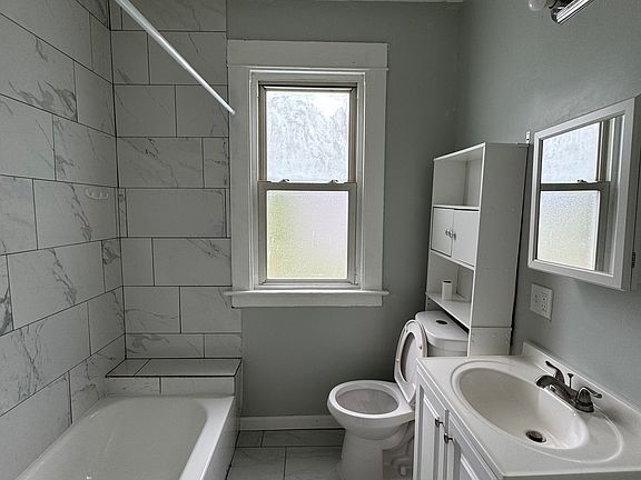 4th image of 918 Winchester Ave Unit 2