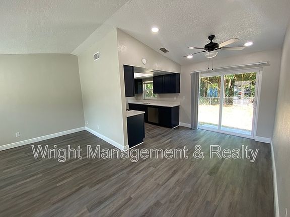 2nd image of 206 Saint Petersburg Dr E APT B