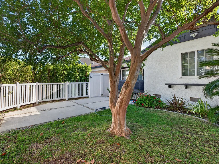 1811 N Avon St — Photo 28