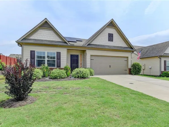 1021 Walnut Creek Cir, Pendergrass, GA 30567