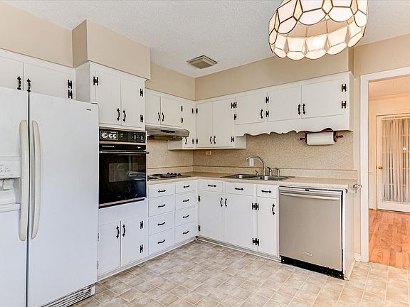 5th image of 4114 Windsor Spring Rd