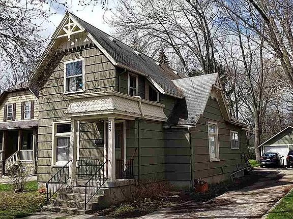 2nd image of 229 Oakwood St