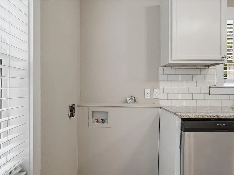 500 E Heron St — Photo 11